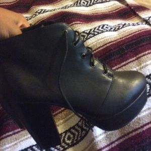 Black heel boots