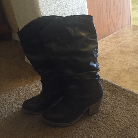 Cute Western style boots - Picture 1 of 3