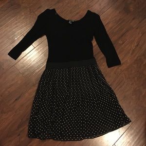 Quarter sleeve dress w/ polka dots