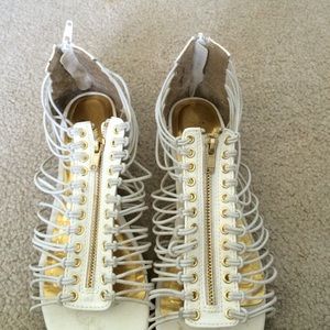 Casual zip up sandals!