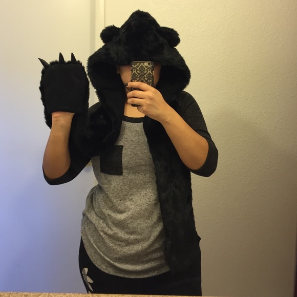 jcpenney Accessories - Black "bear" beanie with attached paws.