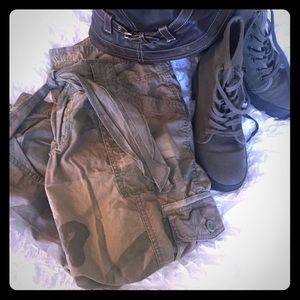 Camouflage cropped cargo pants