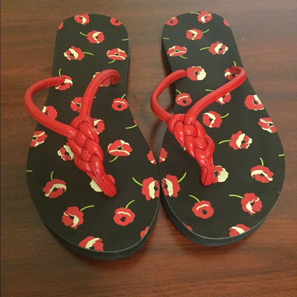 Vera Bradley red and black flip flops
