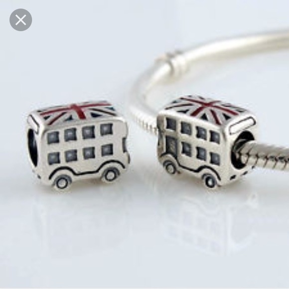 Pandora England bus charm