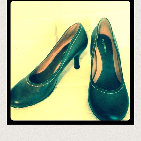 Round toe leather kitten heel - Picture 2 of 4