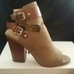 Gorgoues suede brown shoes/heels