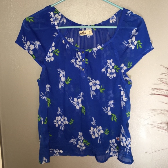 Blue floral top