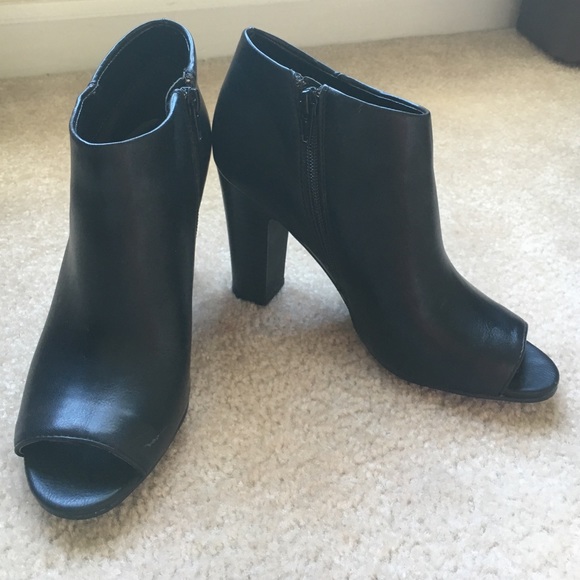 a.n.a. heeled booties