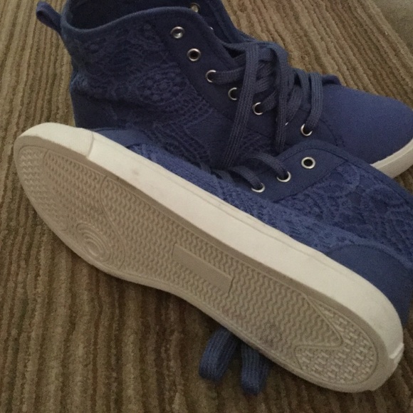 Gap shoes - Picture 3 of 3