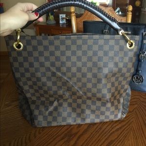 Look alike Louie bag