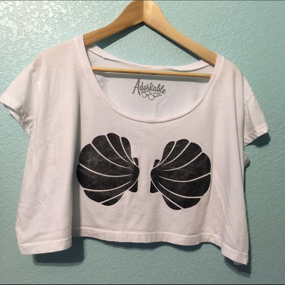 🐚 Adorkable Apparel Black Shells Crop 🐚