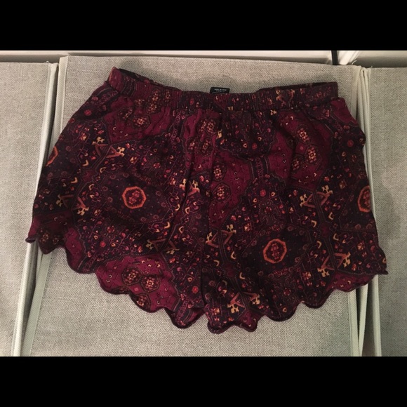 Aztec Patterned Flowy Short - Picture 2 of 2