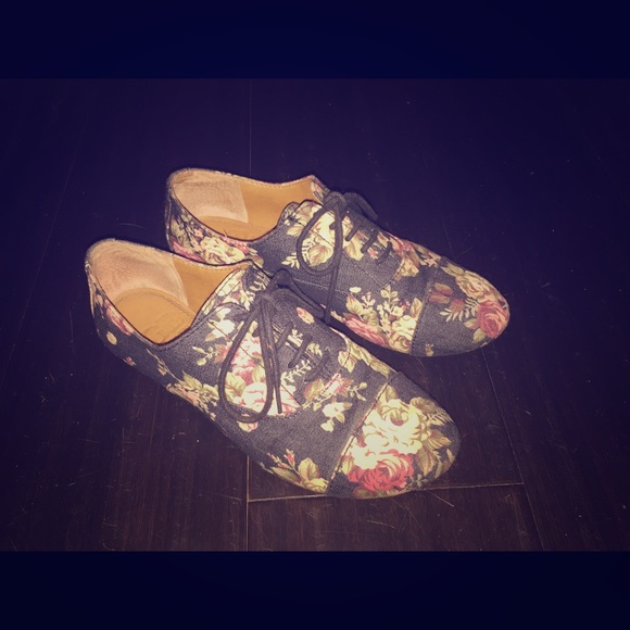 Gianni Bini canvas floral print oxfords