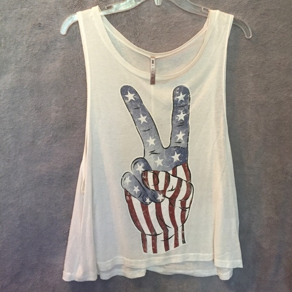 Lightweight peace sign with American pattern shirt