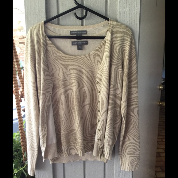 Very nice gold & beigh sweater set