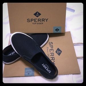 Sperry seaside perfs navy sneaker