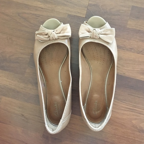 Clarks Nude open toe Flats