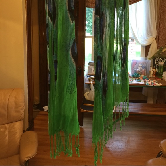 Peacock fashion scarf!! - Picture 2 of 4