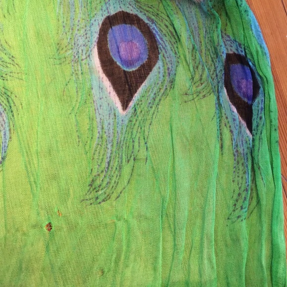 Peacock fashion scarf!! - Picture 3 of 4