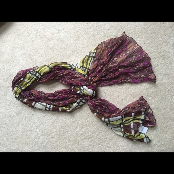 Patterned neck scarf - Picture 3 of 4