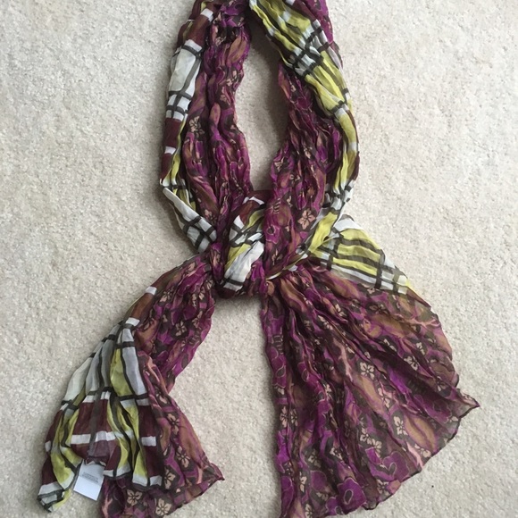 Patterned neck scarf - Picture 2 of 4