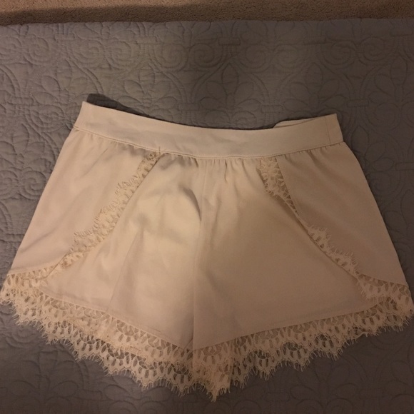 Francesca's collection lace shorts