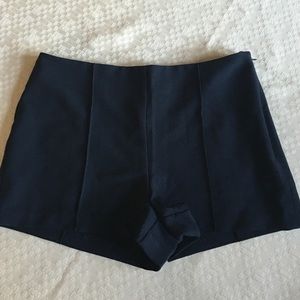 Black woven short shorts