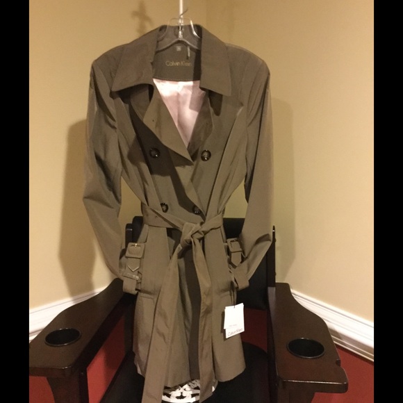Coat! Trench!