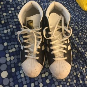 Only worn a few times..wedge adidas