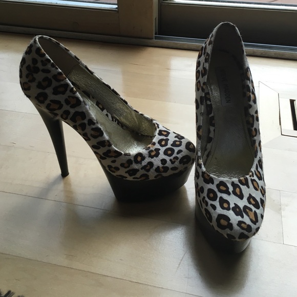 Steve Madden leopard pumps