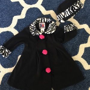 NEW sweet 🌺soft coat🌸flower accents🌷hat too💗