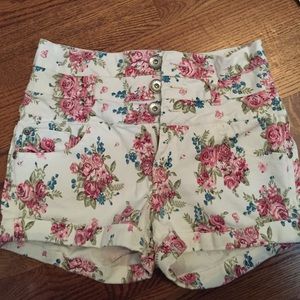 Floral high rise shorts🌺🌸🌻🌼🌷🌹