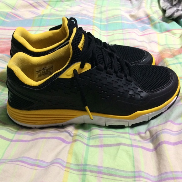 Nike Livestrong men's tennis shoes
