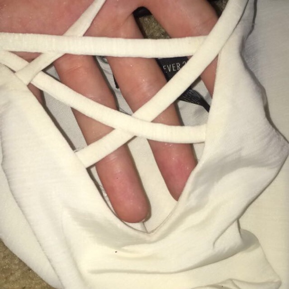 Crop top with chest straps - Picture 2 of 3