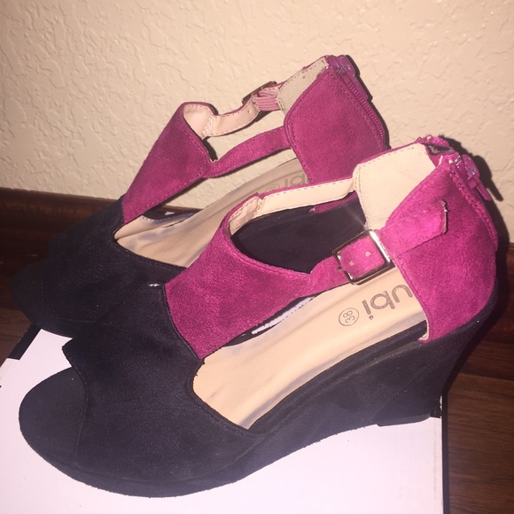 Black/pink wedges