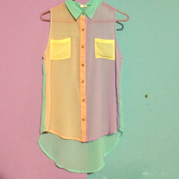Cute colorful top & cute buttons - Picture 1 of 2