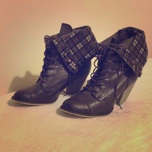 Women's lace up heeled flannel boots