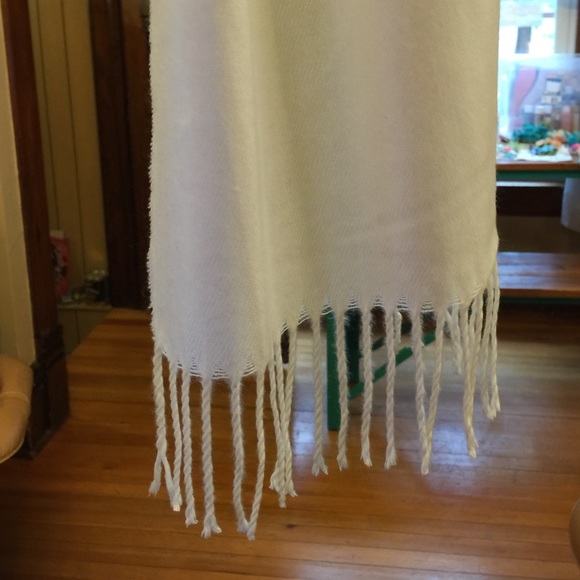 Off white scarf - Picture 2 of 3