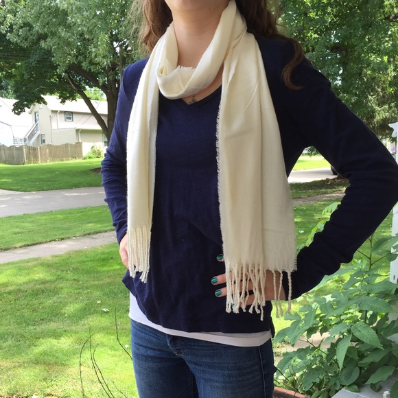 Off white scarf - Picture 3 of 3