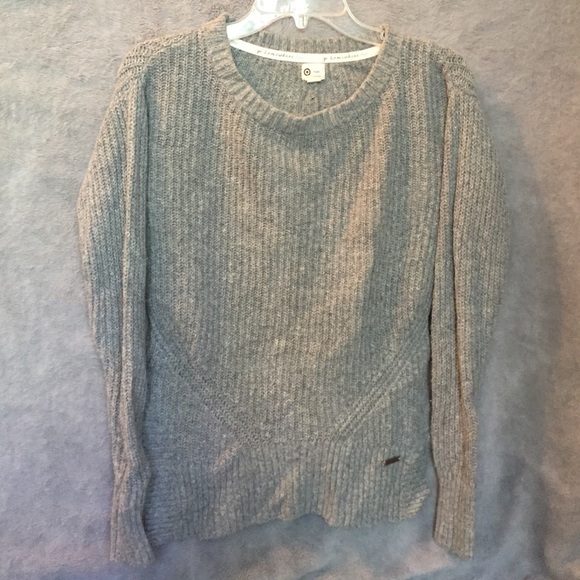 Toms sweater with slits at bottom of sides