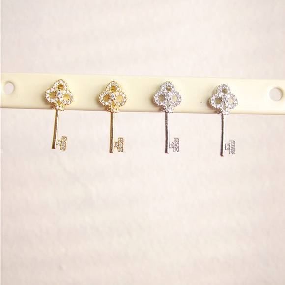 Jewel clover key studs- Silver - Picture 2 of 4