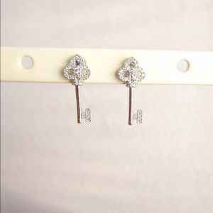 Jewel clover key studs- Silver