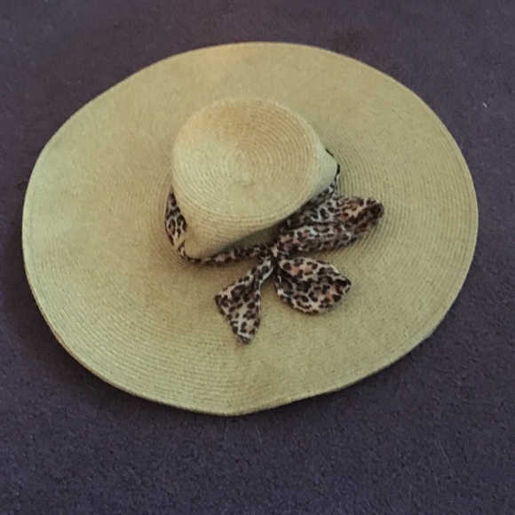 Floppy Hat with Cheetah Bow