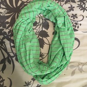 Steve Madden green and grey infinity scarf