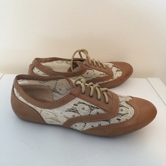 Lace shoes