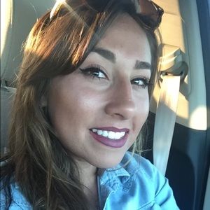 Meet your Posher, Alicia