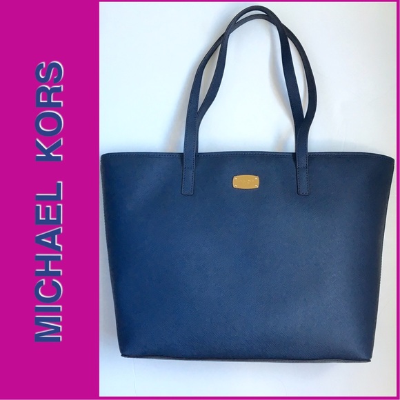 Michael Kors Handbags - Michael Kors Jet Set Tote! NWT