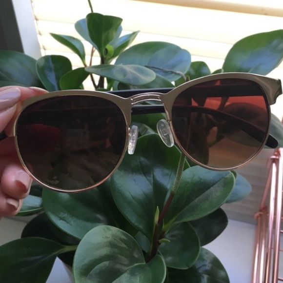 UO sunglasses - Picture 2 of 2