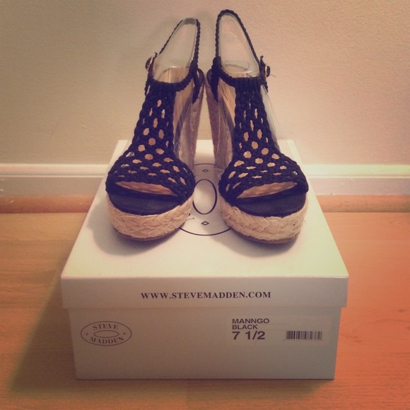 Black Steve Madden Manngo Wedge.