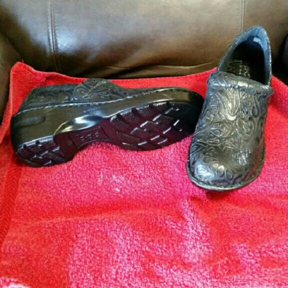 b.o.c. Size 7.5 Black Lace Design Clogs